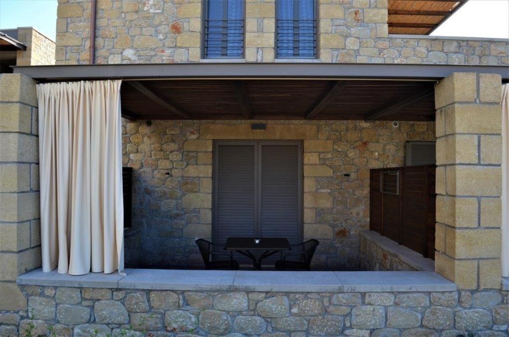 Diapori Suites Hotel Kardamyli Habitación foto